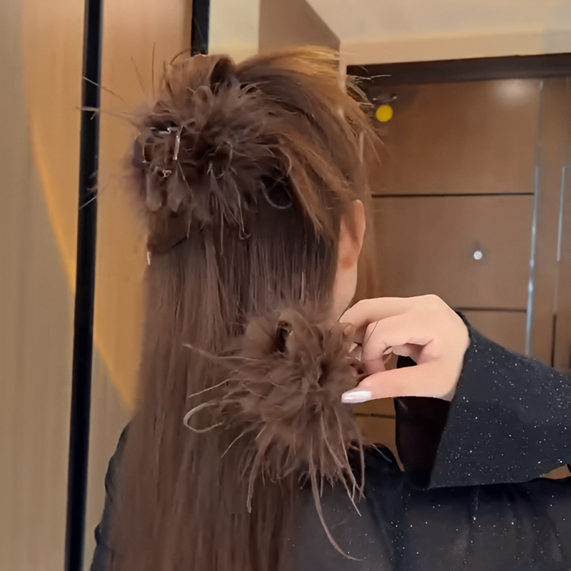 秋冬轻奢风高级感咖色羽毛抓夹2024新款高端精致后脑勺发夹头饰女