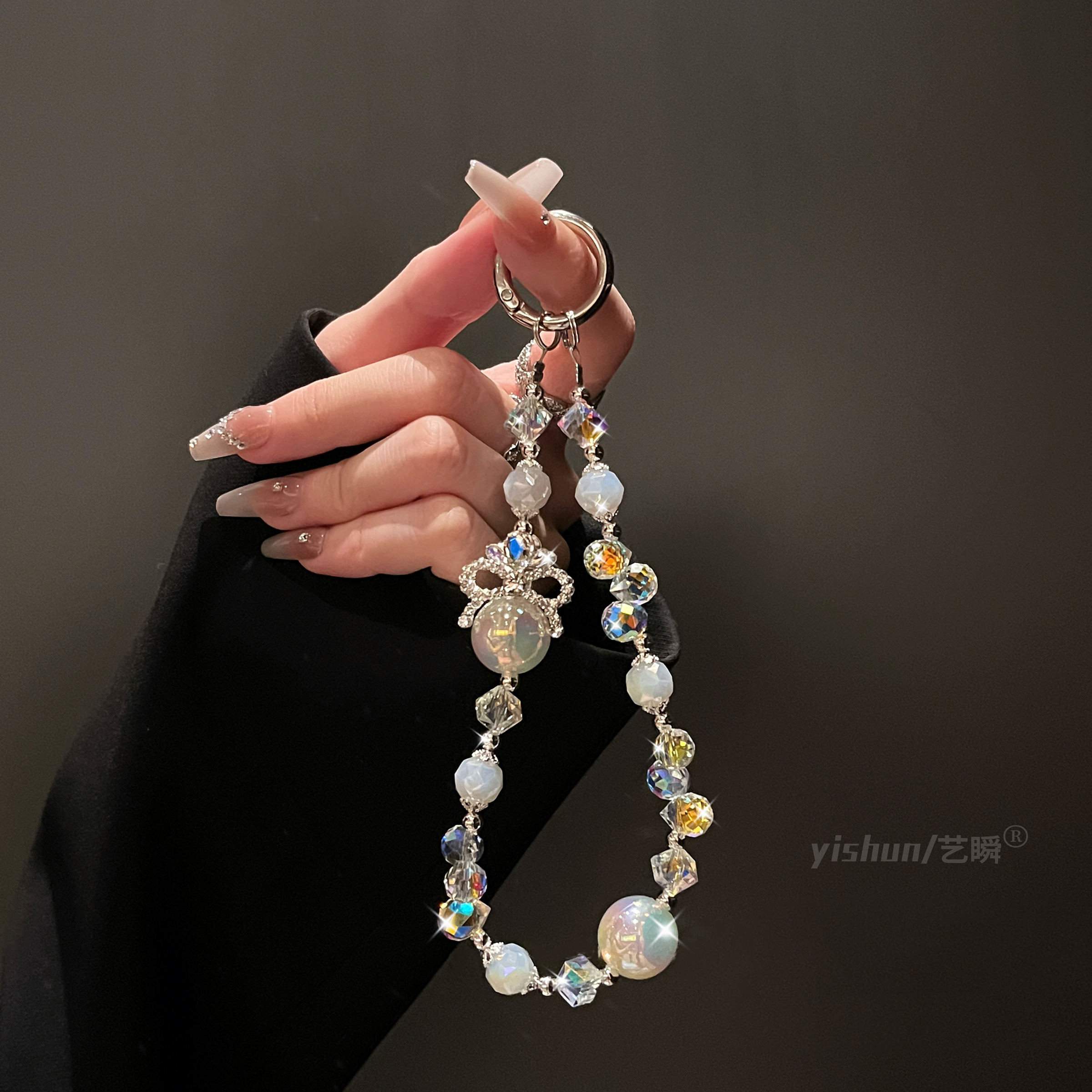 奢华皇冠夜光珠彩色水晶串珠链条手提链条适用所有手机壳型号便携挂绳气质女款网红高颜值新款手链挂件防丢失