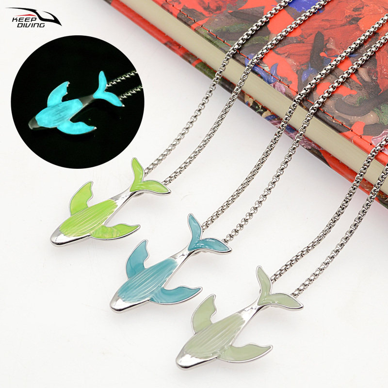 夜光鲸鱼挂件发光项链潜水员个性配饰男女毛衣链水肺潜周边纪念品