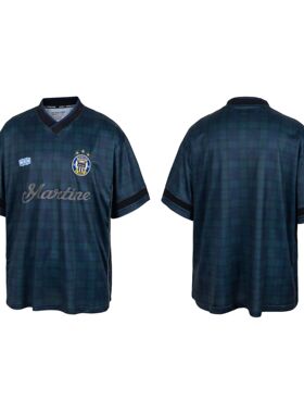 2026春夏新款 Ma@tine 徽章刺绣字母V领套头球衣短袖格纹个性T恤