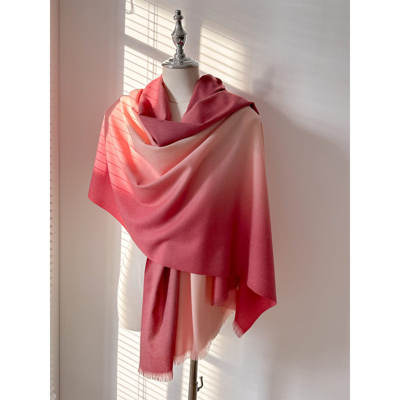 2025秋季新款仿羊绒纯色渐变女士围巾时尚百搭氛围感围脖披肩