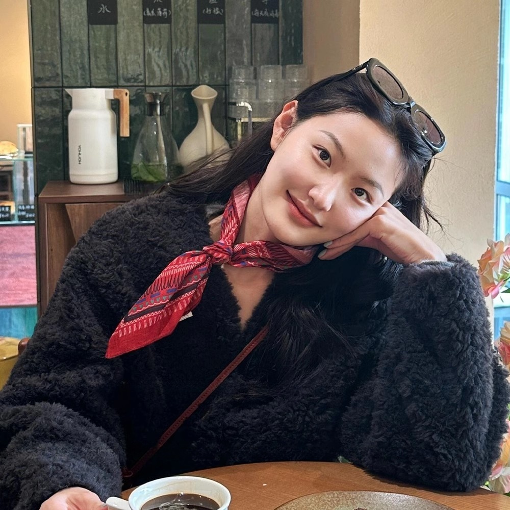 红色文艺棉麻小方巾圣诞节围脖小丝巾时尚装饰新年穿搭护颈围巾女