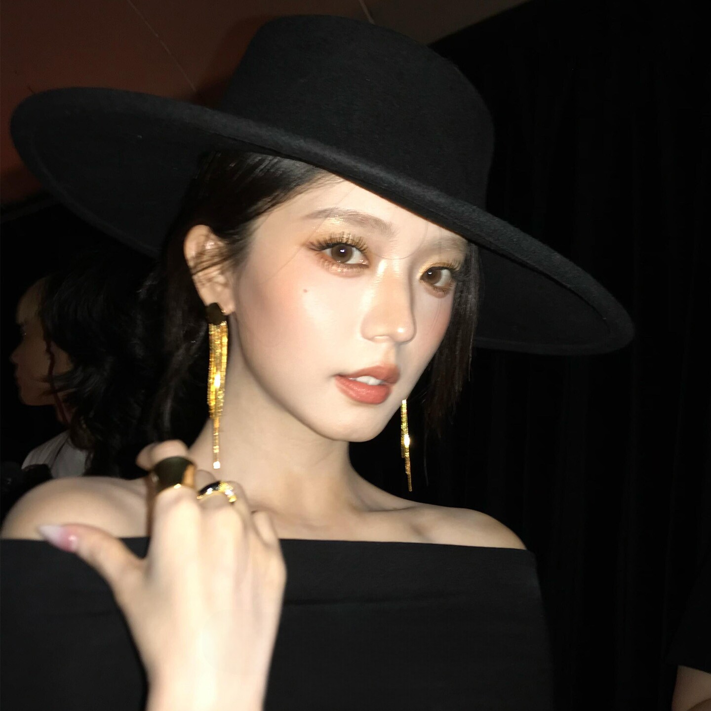 赫本风黑色平顶帽子秋冬搭配礼服