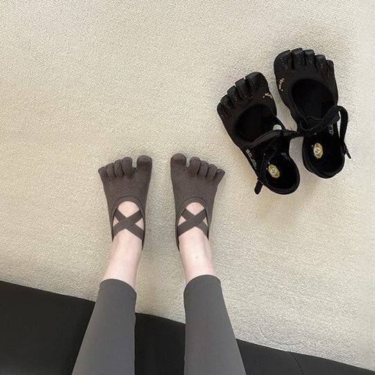 硅胶底绑带专业运动五指瑜伽袜女