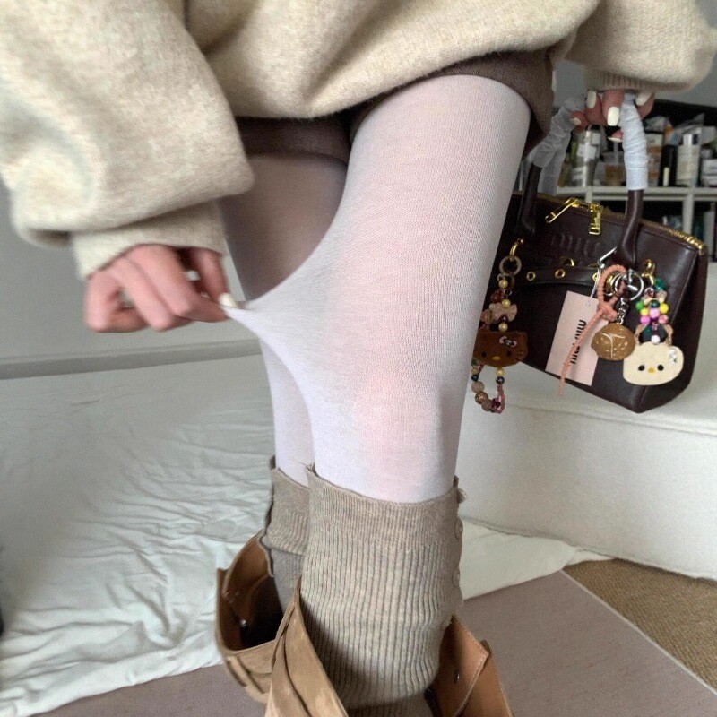 精纺羊毛+桑蚕丝~微微透连袜是秋冬的神！显腿细纯欲风奶白裤袜~.