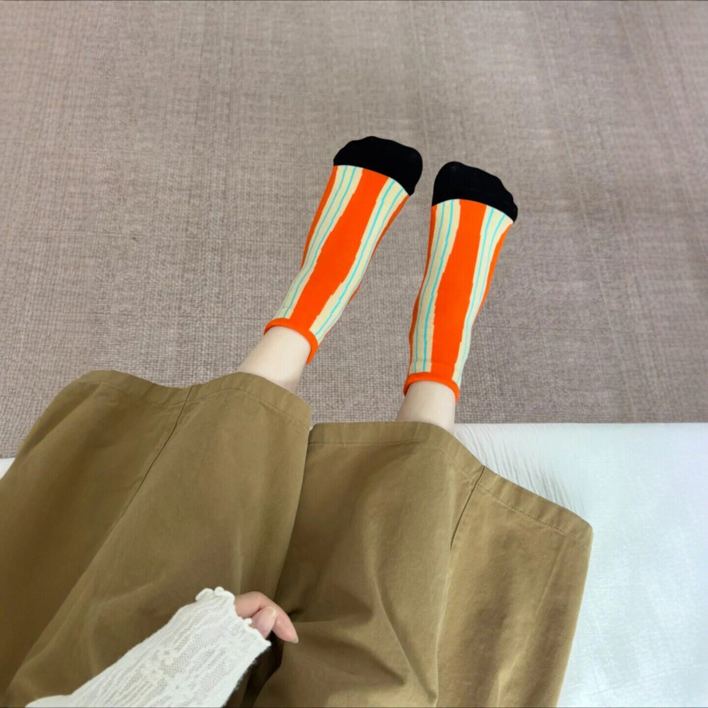 一件可以穿到包浆的活力条纹袜子