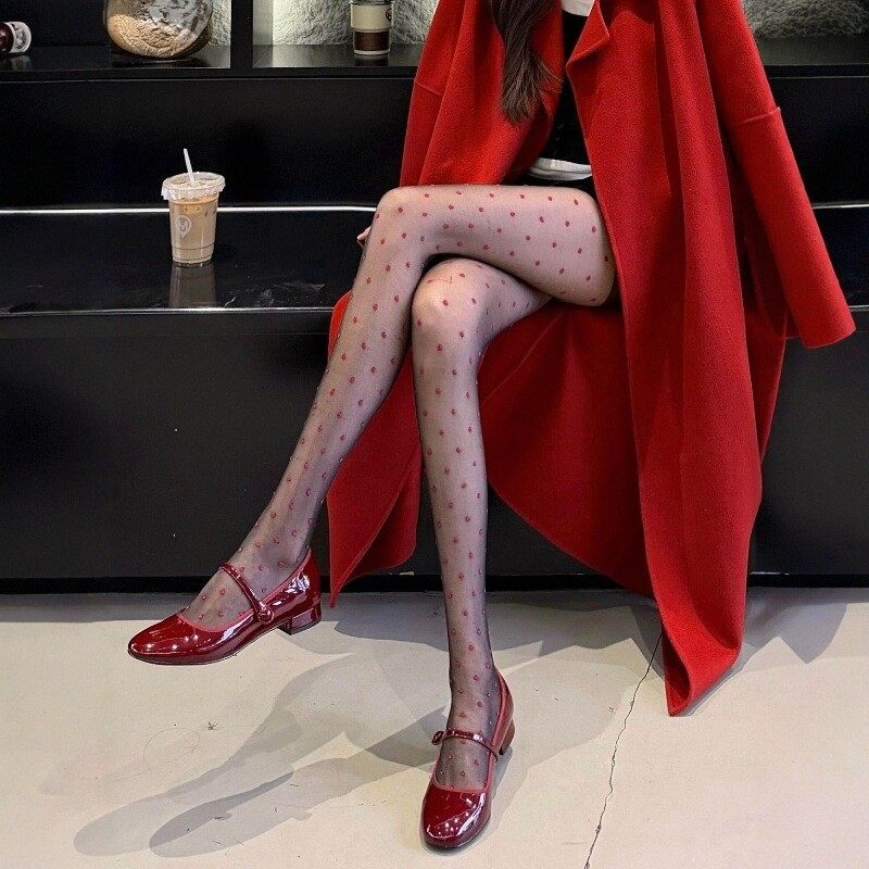 圣诞红大衣+红丝袜绝美！红波点黑丝又辣又野！辣妹红色爱心丝袜
