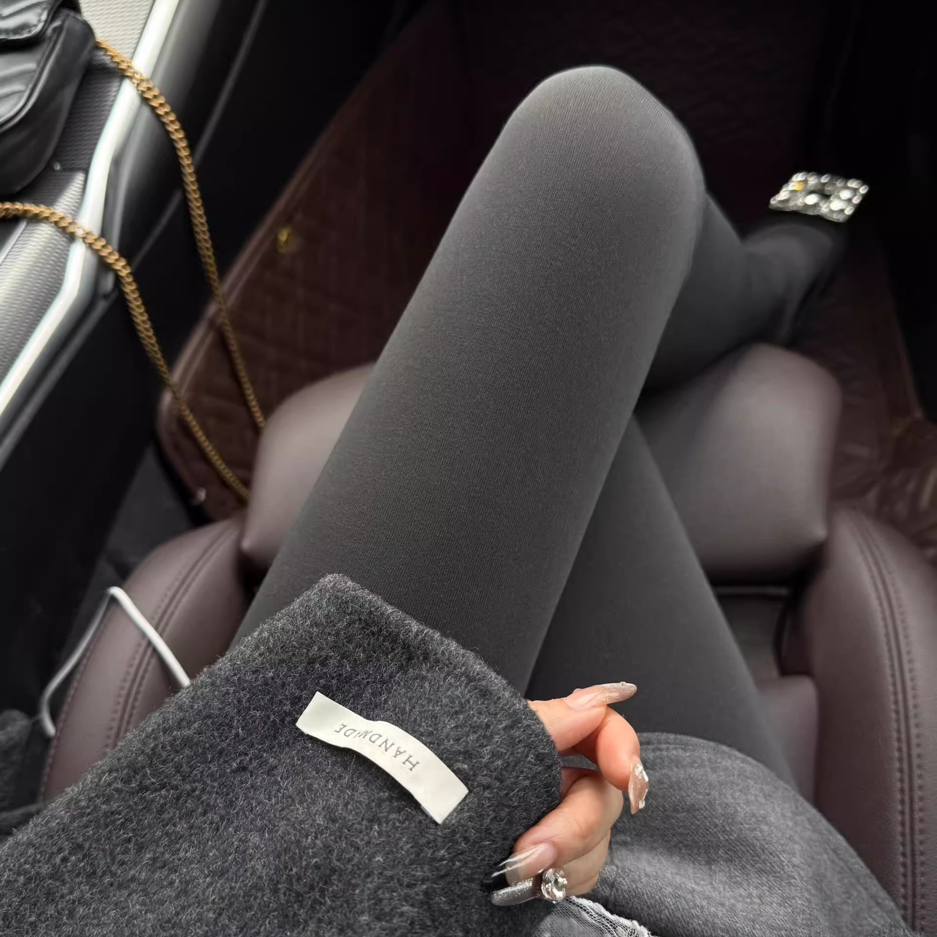 不愧是秋冬大衣标配的灰色打底袜～配单鞋好绝！高级好看又显瘦！