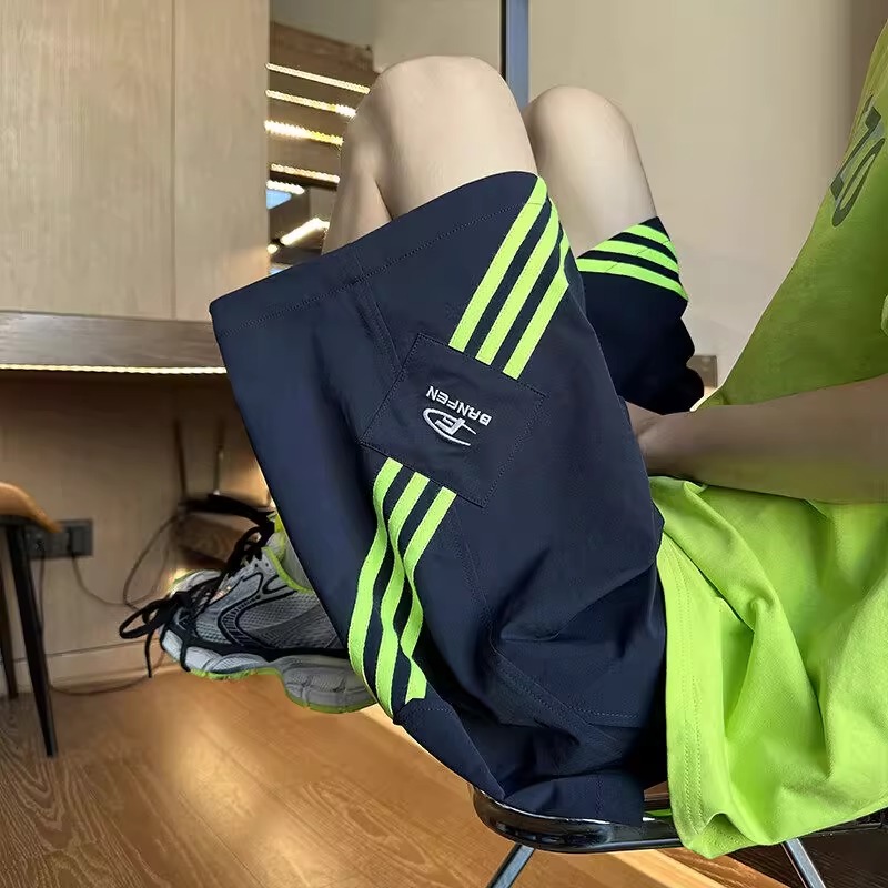 三条杠冰丝短裤男夏季薄款拼接撞色速干伞兵工装裤休闲运动五分裤