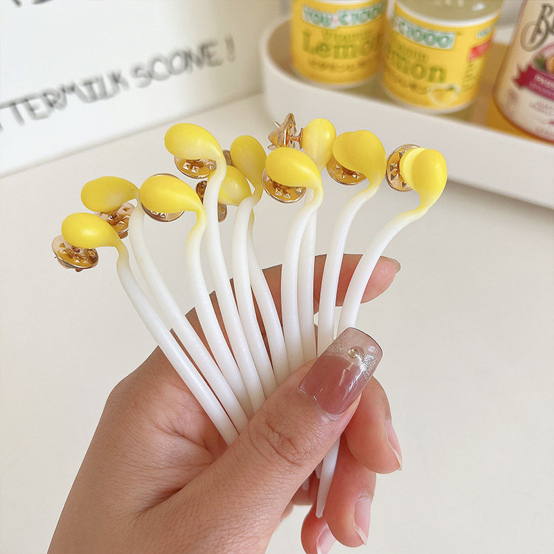 豆芽胸针可爱卡通仿真小众网红搞笑胸针别针胸章学生衣服配饰装