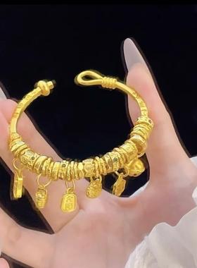 2025镀真金强保色錾刻吉言鎏金桶多宝盘缠手镯金坨坨福牌铃铛开口