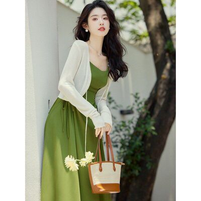 的穿裙子长吊带连衣裙风情万种