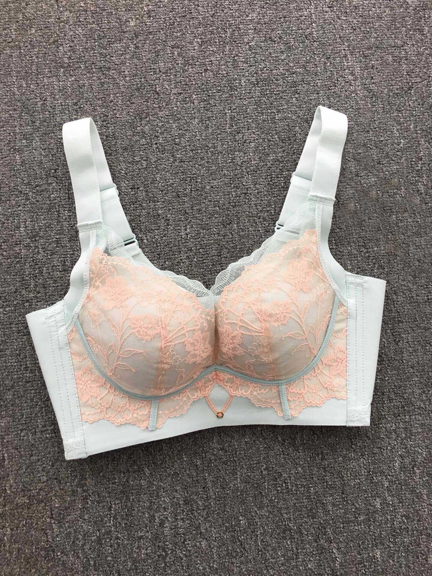 日本w华家聚拢收副乳调整型文胸中厚蚕丝加宽侧边防下垂蕾丝内衣