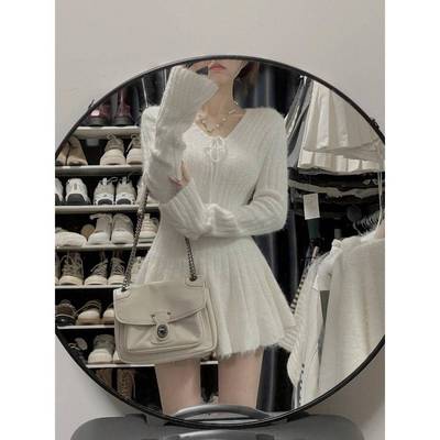 法式V领白色针织女式连衣裙，秋冬优雅内搭裙，修身短裙