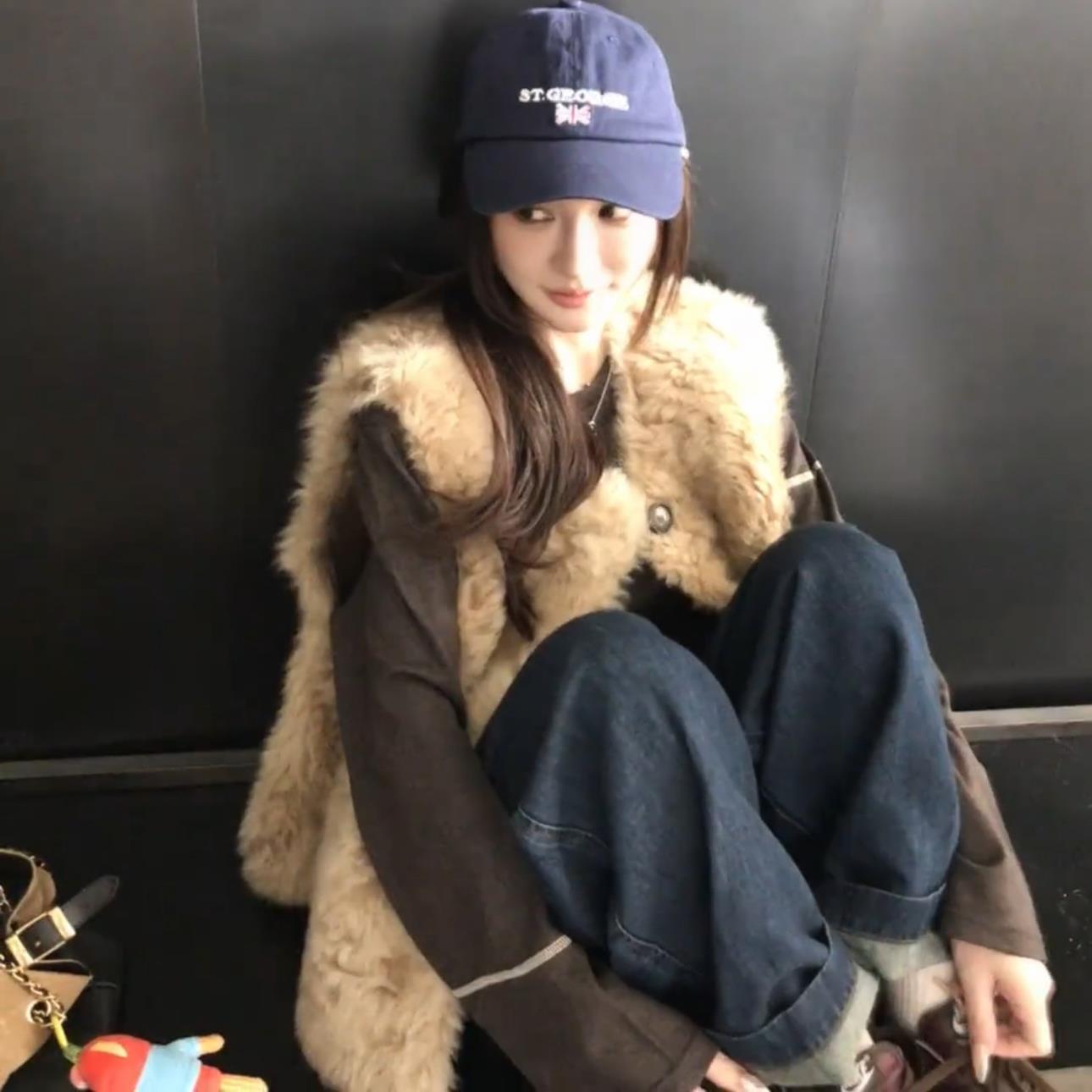 2025新款今年流行爆款仿羊羔毛马甲女短款皮毛一体欧尼毛毛外套潮