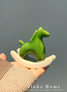 冰裂纹摇摇马桌面陶瓷摆件办公室工位装饰高级感创意礼物工艺品