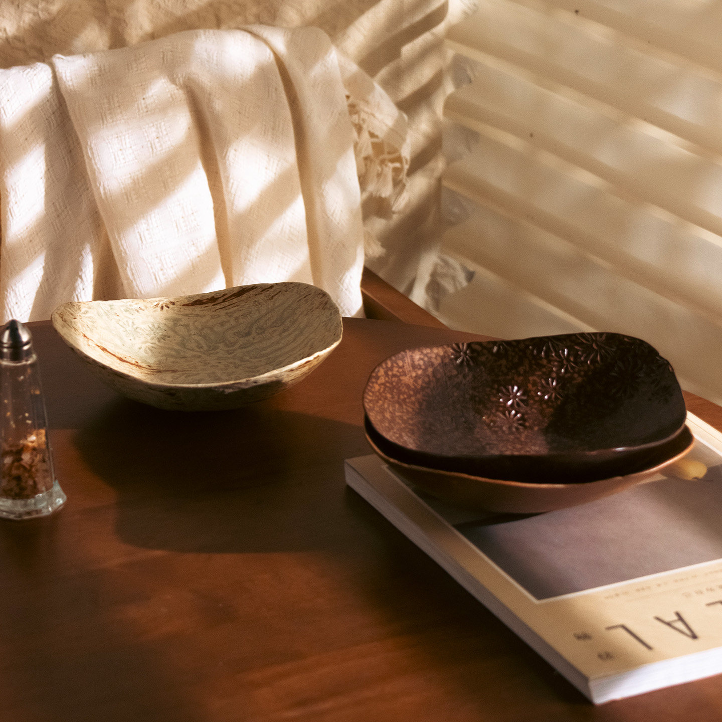 川泽烧手工菊纹三角盘子创意粗陶菜盘复古日式浅盘家用果盘点心盘