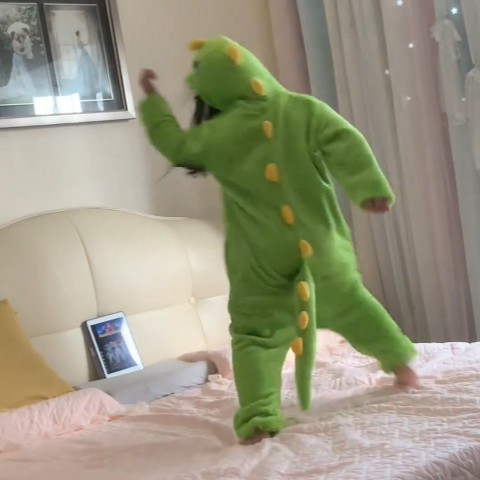 卡通果绿恐龙家居服儿童连体动物睡衣法兰绒加厚可爱男孩睡衣