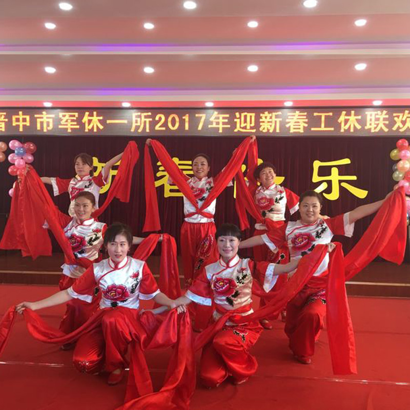 舞蹈绸子彩带大红飘逸运动会道具