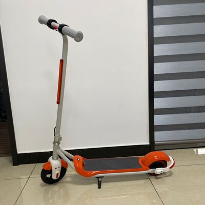 电动滑板车代步车滑步车SCOOTER2023新款畅销俄罗斯6.5寸儿童