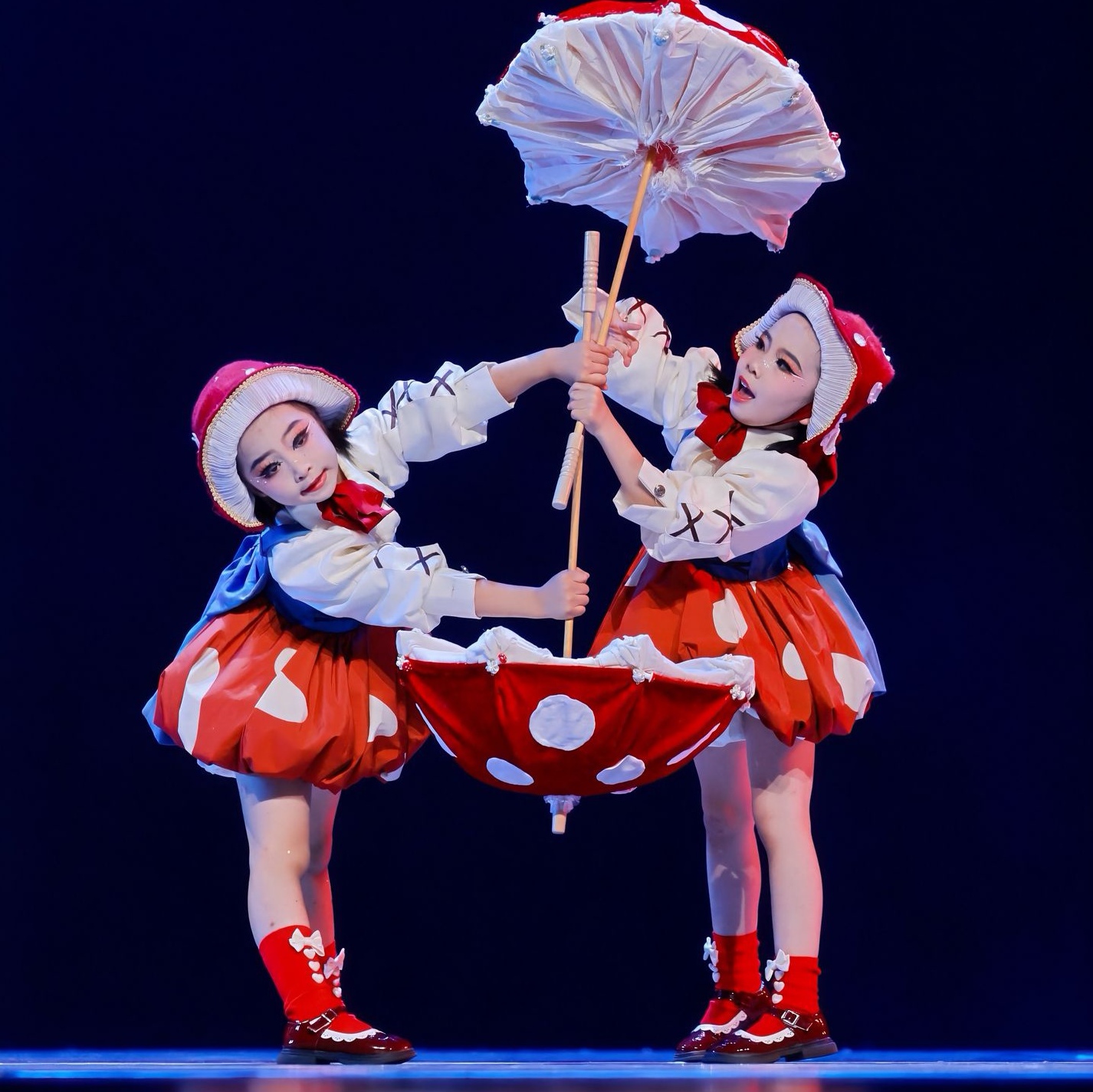 蘑菇蘑菇演出服儿童可爱小小蘑菇舞蹈服幼儿绿野仙踪小红帽cos服