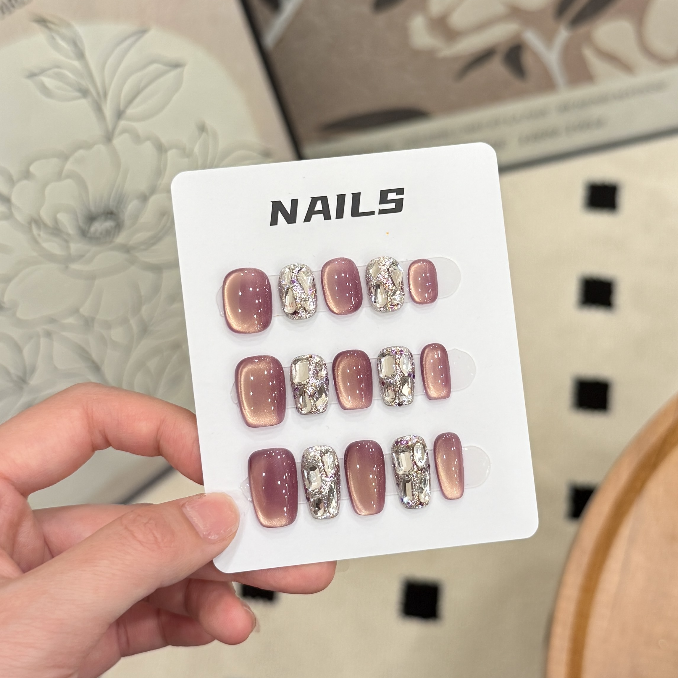 葡萄紫猫眼-Naier奈儿轻奢高定纯手工美甲穿戴甲10片装