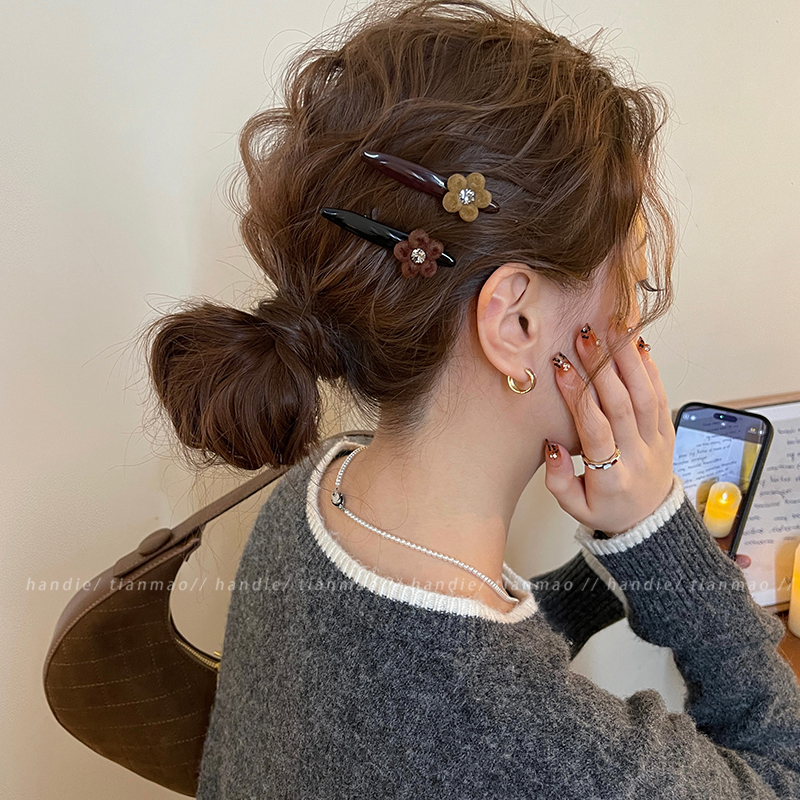 优雅又气质的~闪钻花朵鸭嘴夹