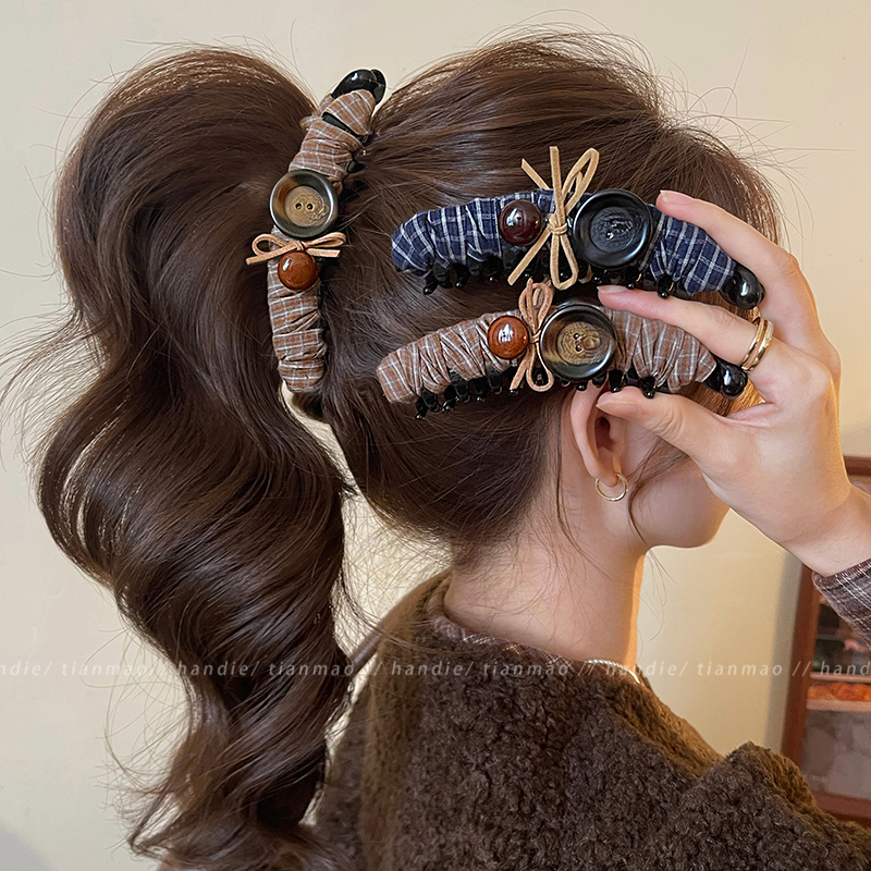 格纹纽扣香蕉夹夹马尾造型！