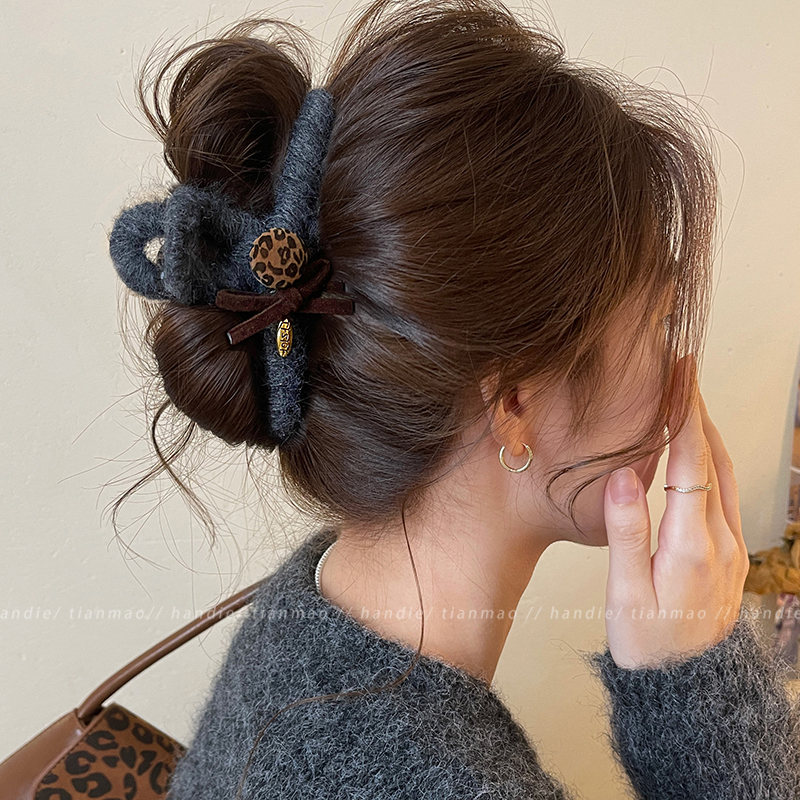 毛线蝴蝶结抓夹～好有秋冬氛围感