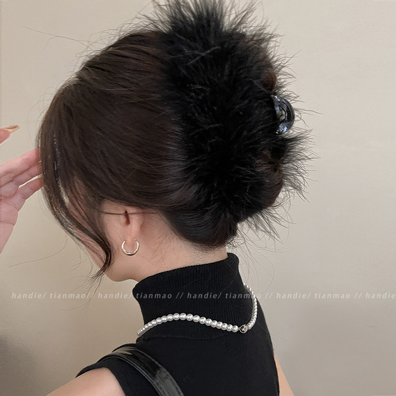 高级感羽毛抓夹女2026新款爆款大号春夏发夹鸵鸟毛毛鲨鱼夹子头饰