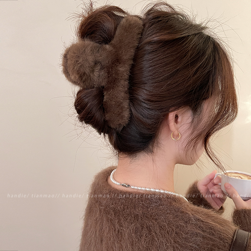 秋冬必备~慵懒氛围感鲨鱼夹发抓