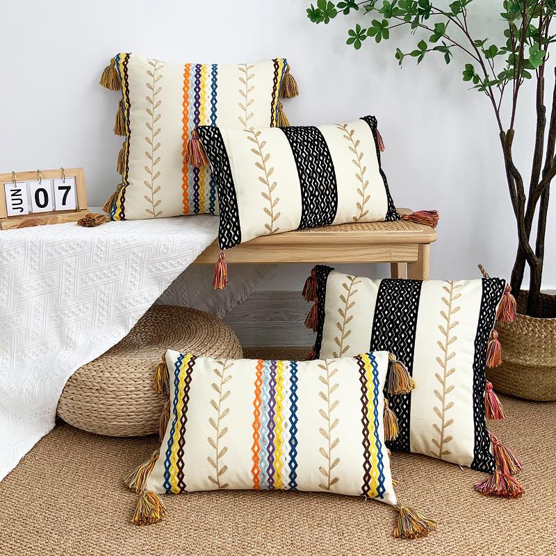 波西米亚民族风绣花抱枕彩色链绣百搭款吊穗沙发座椅腰枕靠垫定制
