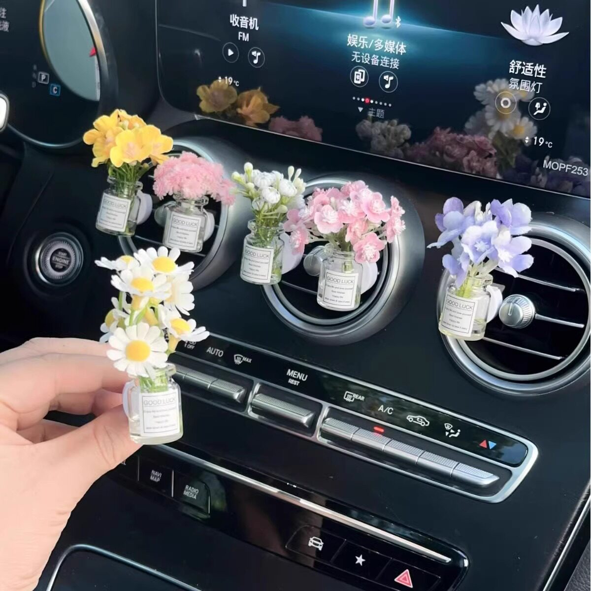 满天星花朵车载出风口装饰创意小清新汽车车内空调口香薰夹香水瓶