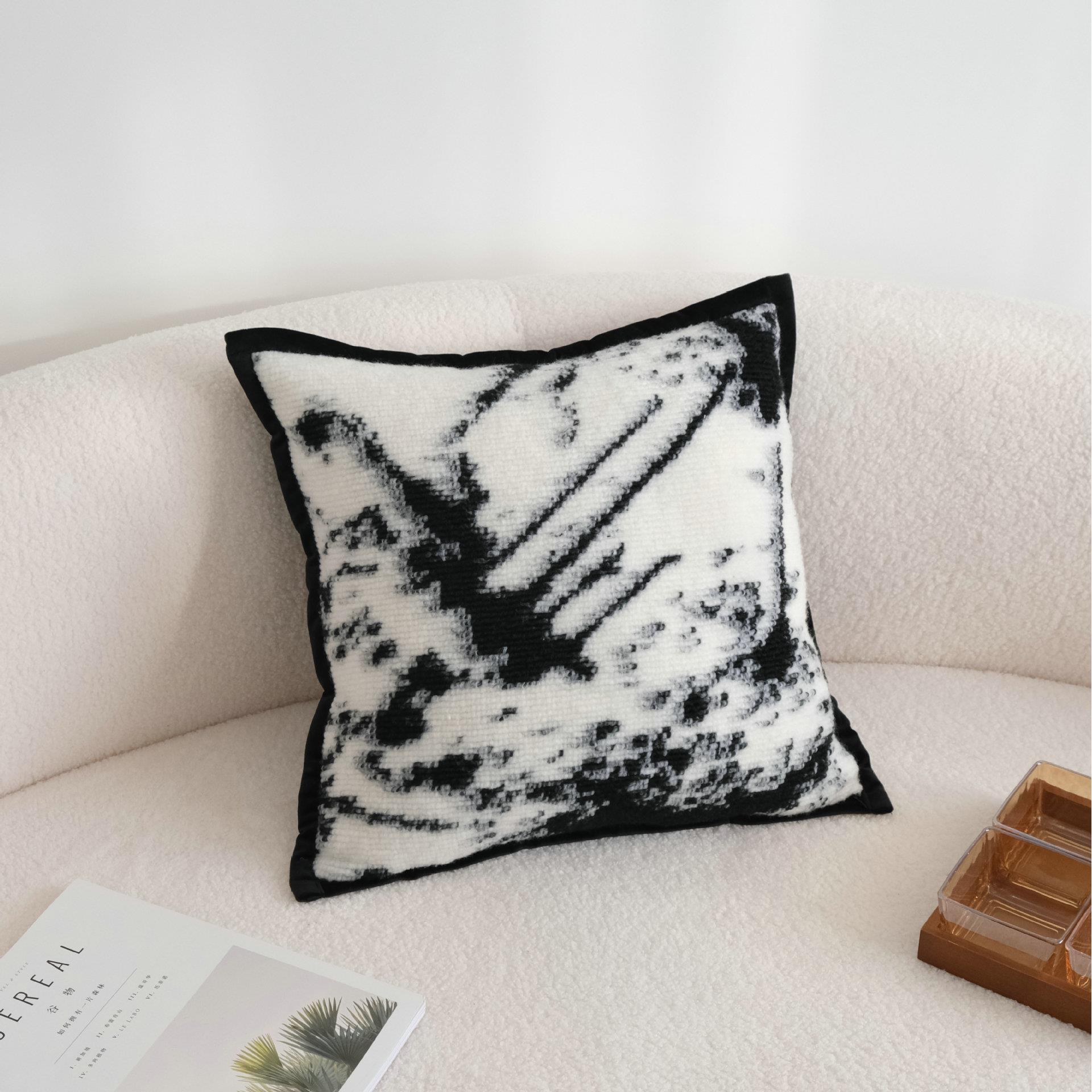 国风泼墨新中式抱枕黑色卷边抱枕套羊羔绒沙发靠垫酒店艺术靠枕套