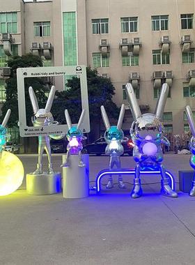 潮牌太空月光兔大摆件玻璃钢酒吧KTV门店落地装饰电镀卡通兔雕塑