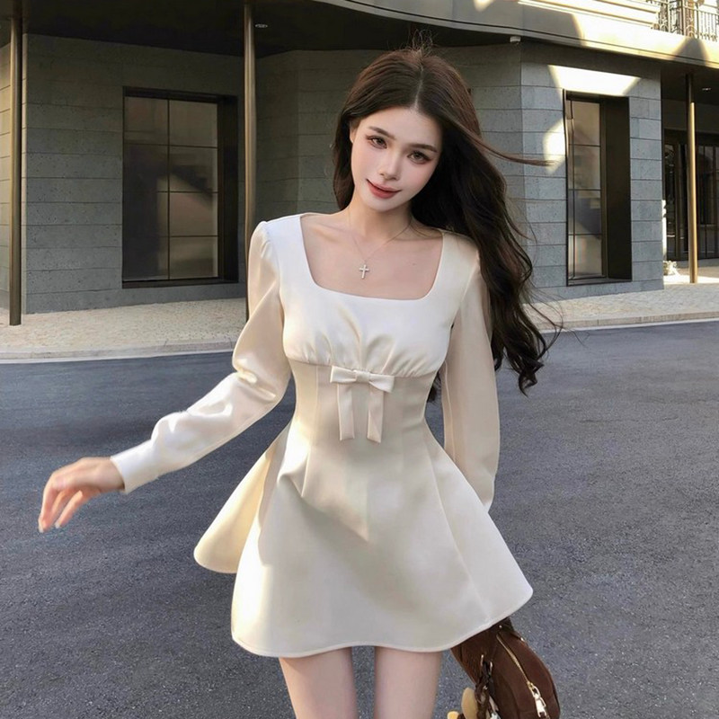 法式方领长袖蝴蝶结连衣裙子女收腰气质设计感小众内搭短裙秋冬季