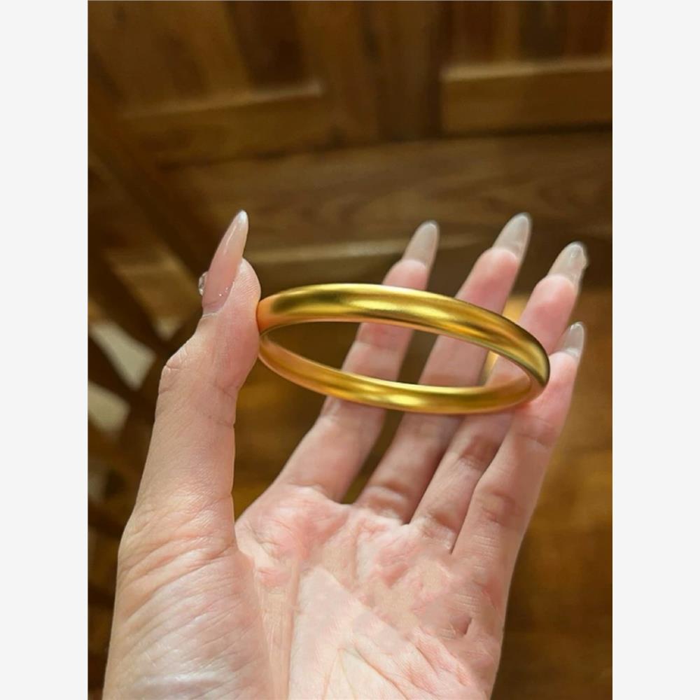 泥鳅背黄金色手镯轮胎实