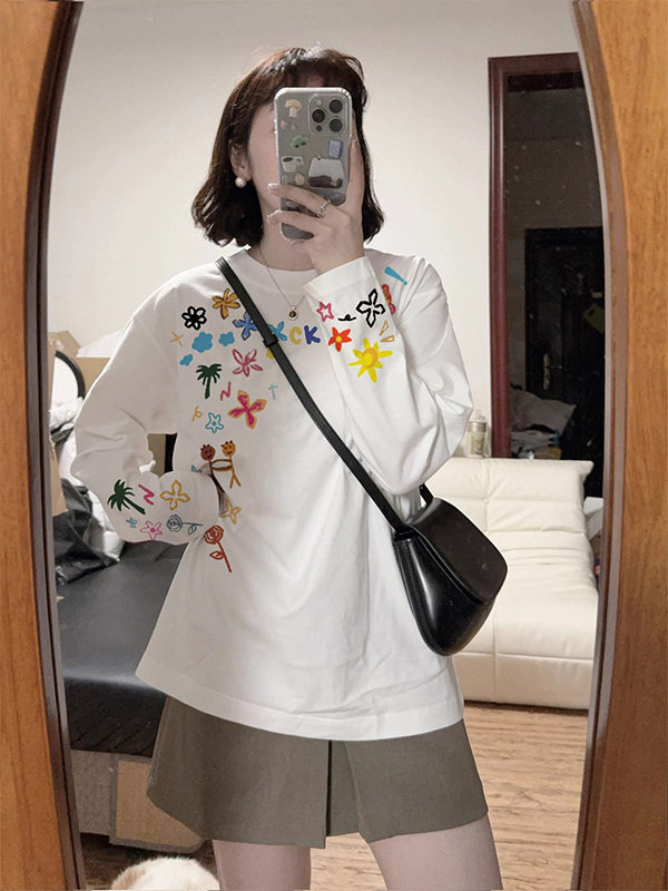 白色圆领长袖T恤女春秋欧货宽松慵懒风花卉刺绣内搭打底衫上衣