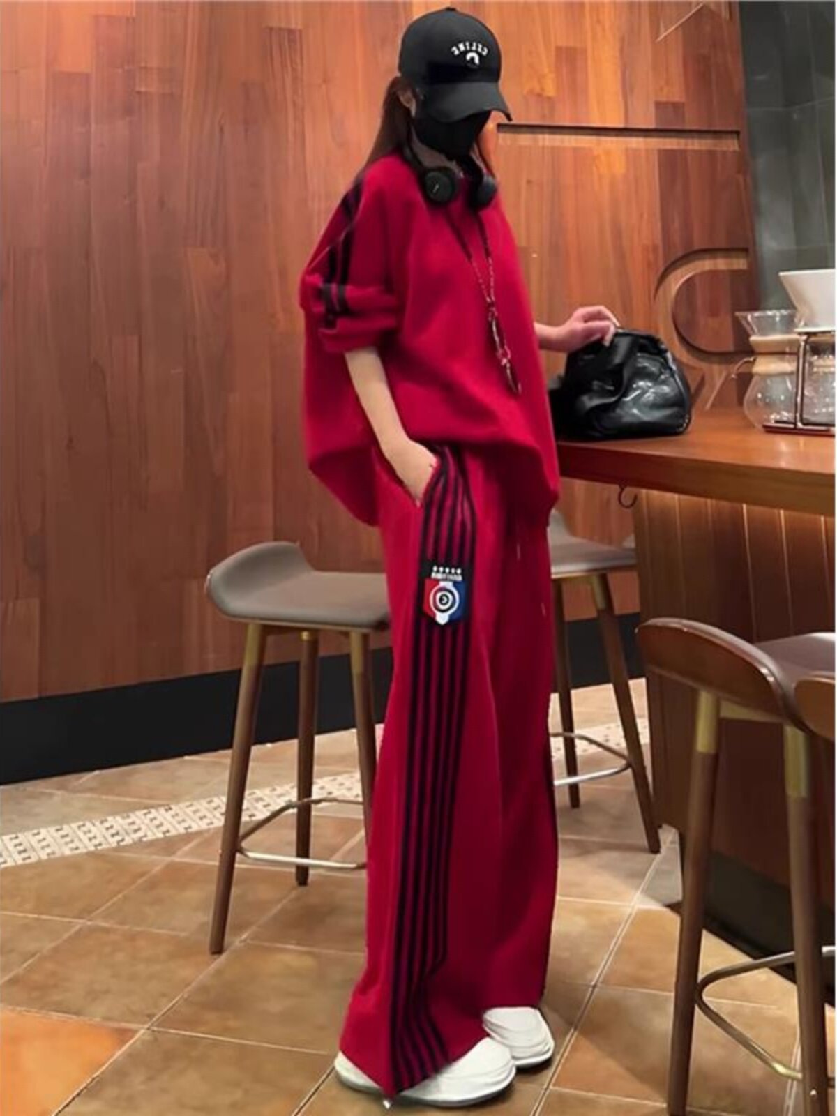 酒红色运动套装女春秋季欧货圆领套头长袖卫衣侧条纹阔腿裤两件套