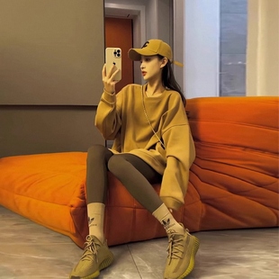 春秋套装女欧货遮屁股大版卡其色卫衣配咖色鲨鱼芭比打底裤两件套