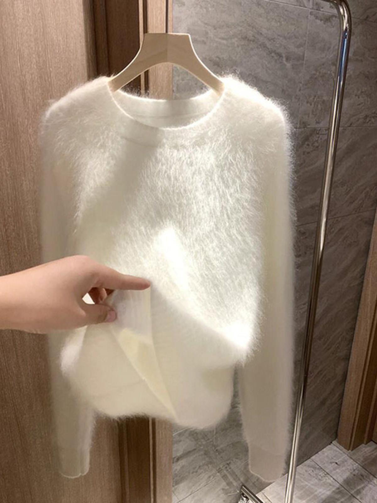 白色水貂绒软糯毛衣女士秋冬欧货慵懒打底针织衫圆领套头毛毛上衣