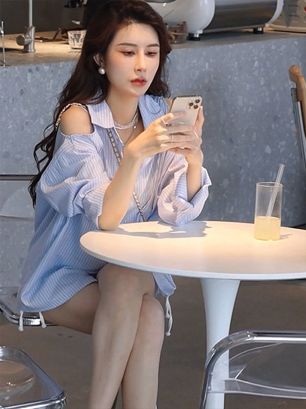 蓝色条纹露肩女衬衫夏季欧洲商品2025新设计利基时尚防晒长袖衬衫