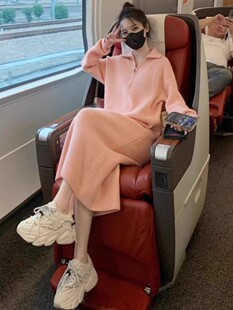 粉色毛衣裙女秋冬欧货连帽针织衫中长款过膝半拉炼直筒卫衣连衣裙