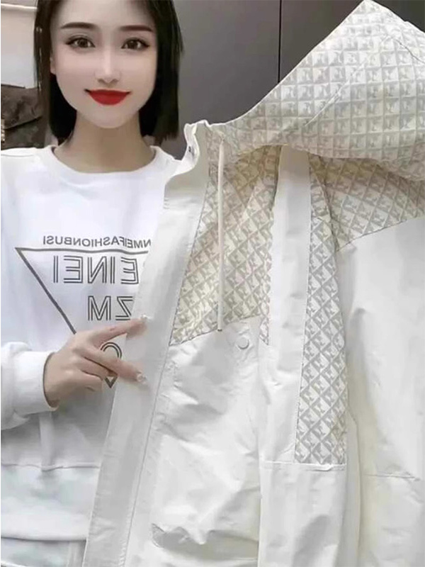 米白色长袖连帽冲锋衣外套女秋冬欧货撞色宽松休闲高级感夹克上衣