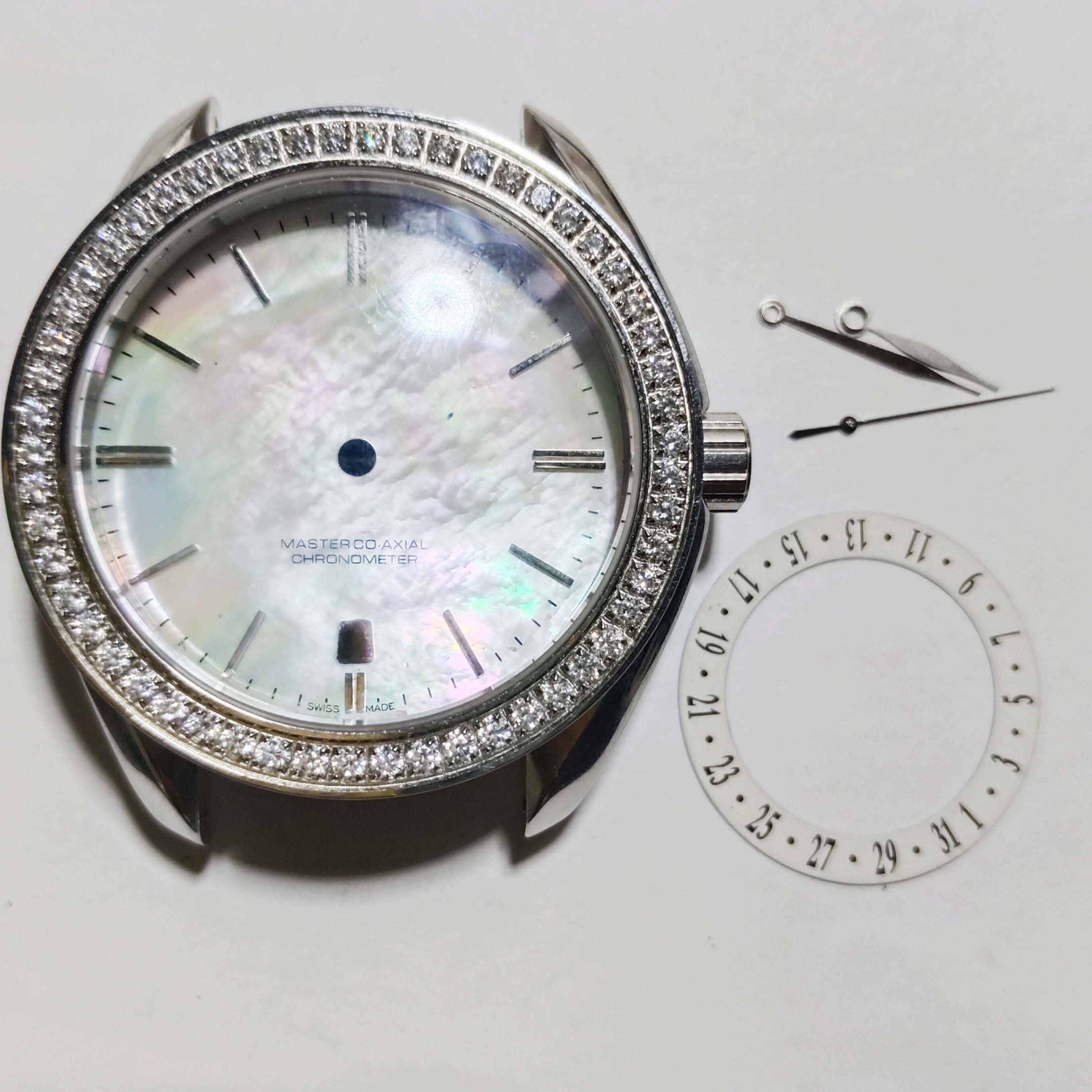 镶钻蓝宝精钢壳海马表壳欧加6点8215单表壳男39毫米密底手表配件