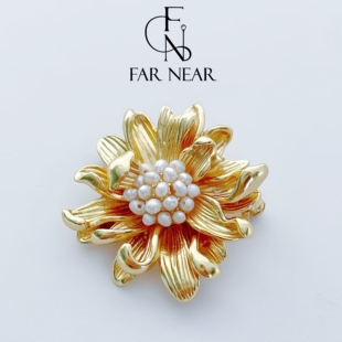 金色向日葵胸针FAR 外套胸花优雅轻奢别针 NEAR小清新精美花朵西装