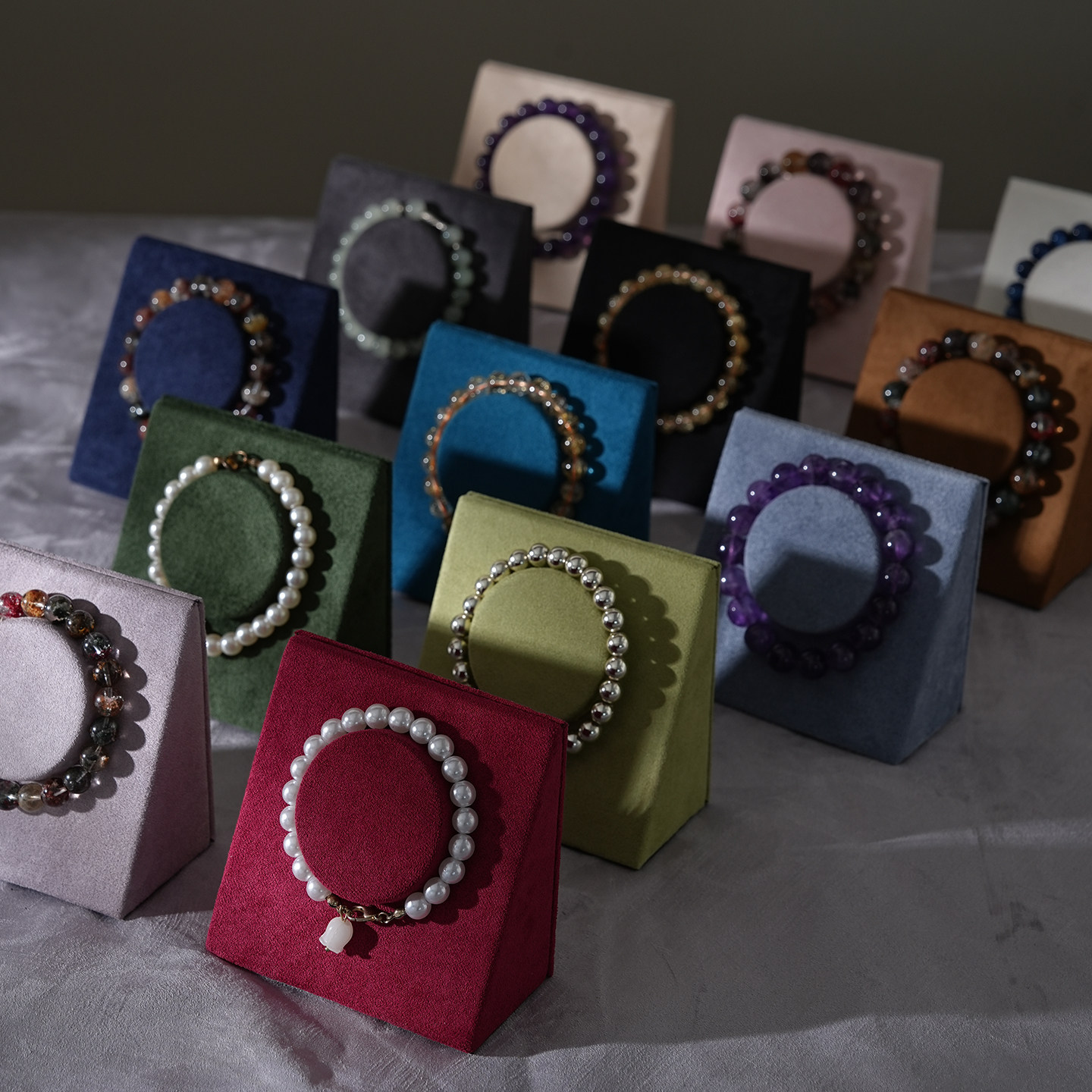 首饰展示架多色绒布窄梯手串架手链手镯架饰品珠宝陈列拍摄道具,饰品/流行首饰/时尚饰品新,首饰展示架,淘宝优惠券,粉丝福利购,淘宝优惠卷