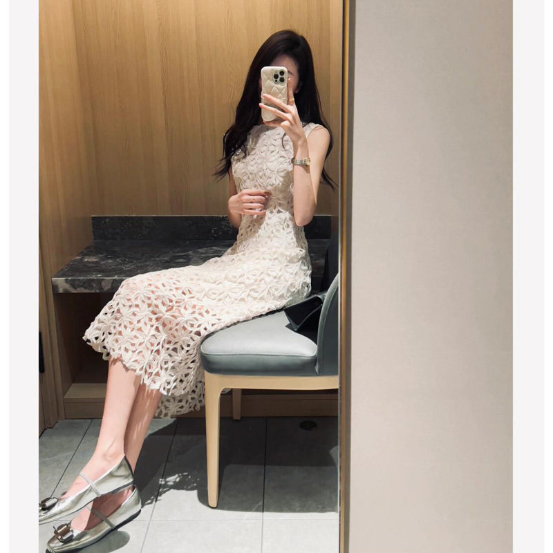 专柜设计感小众法式镂空背心连衣裙御姐气质女神范收腰显瘦白色修