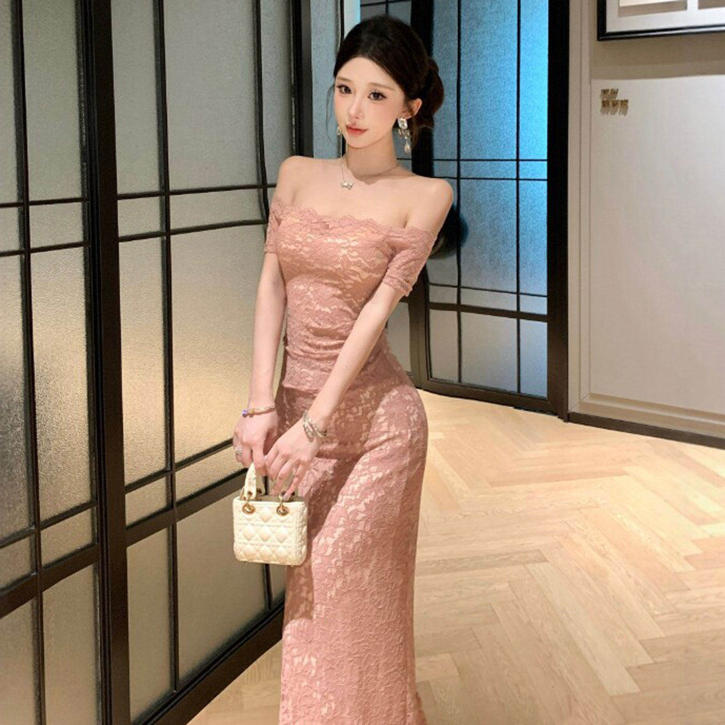专柜轻熟小众不撞款裙子女人味穿搭性感风一字肩紧身包臀连衣裙26