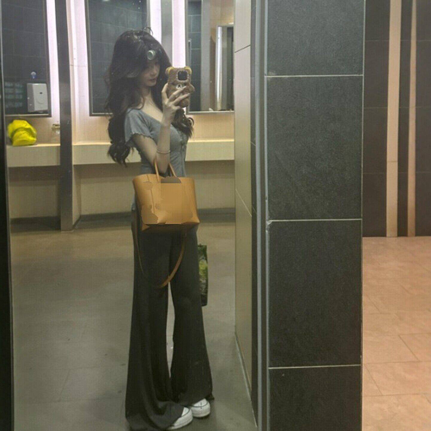 专柜复古独特超好看的U领短袖T恤女设计感小众绝美不撞款上衣26年